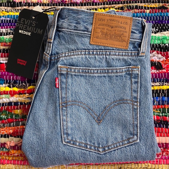 Levi’s premium High Rise button fly Wedgie size 28 - Picture 6 of 6